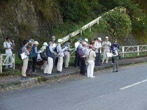 ひらつか星空調査隊の活動成果と光害について解説する塚田学芸員