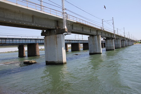 現在の東海道線馬入川橋梁