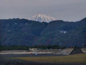 冠雪した富士山頂