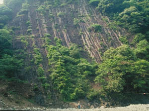 早戸川の地層