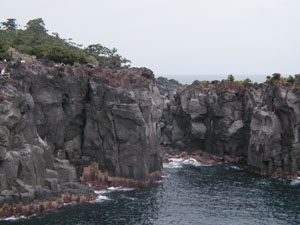 城ヶ崎の大室山溶岩の崖