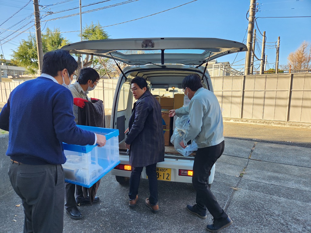車に積み込み