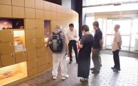 考古分野の展示解説研修の様子