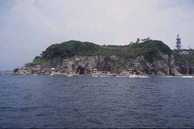 海上から見た江ノ島