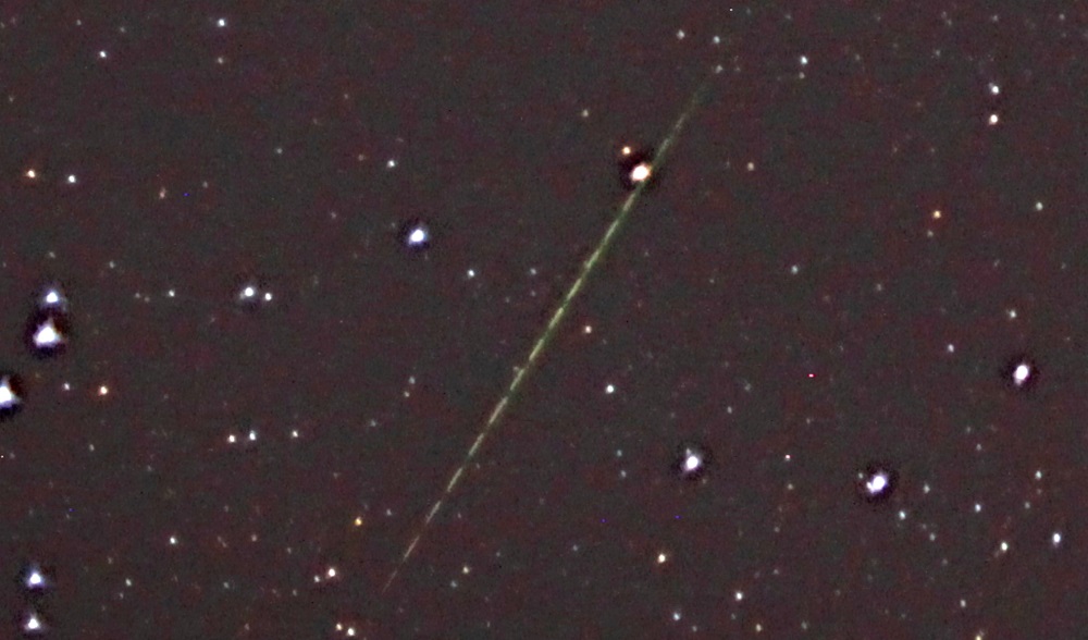 回転シャッター「流星号」で切断された流星像