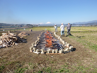 土器を並べる