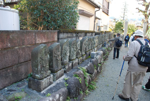 報身寺門前の西国33観音