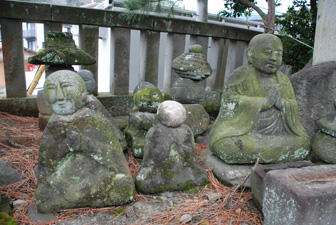 米神の八幡神社にて伊豆型単座道祖神