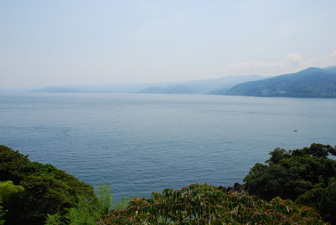 尻掛海岸付近から湯河原方面の眺め