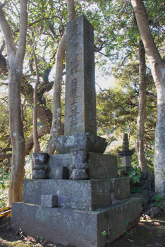 霊光寺の題目塔