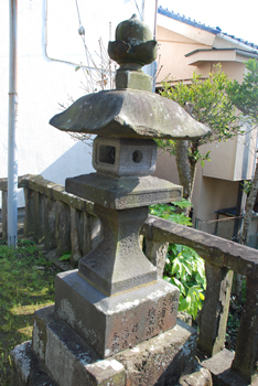 伊勢町八幡宮の灯籠
