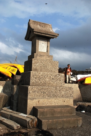 長井漁港の竜宮社