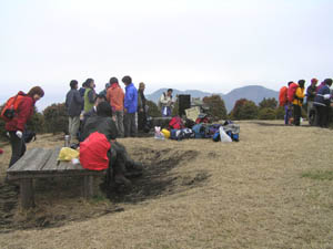 シダンゴ山の広々した山頂