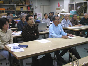 岩石の種類と見分け方の説明を聞く