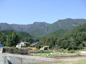 三ツ峠を望む