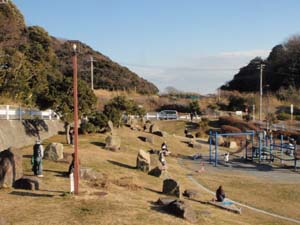 北武断層上に整備された断層公園より南東を望む