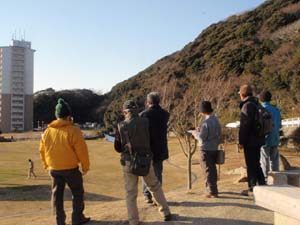 断層公園より西の断層地形を展望する