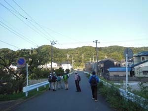 牧馬－煤ヶ谷構造線の断層地形を望む