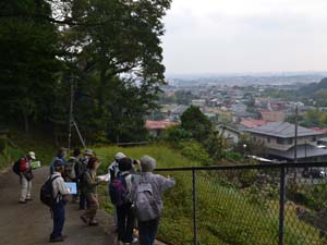 鈴川流域の地形を展望する（上粕屋宗源寺）
