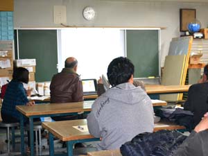森先生によるフォッサマグナについての講演を聴く