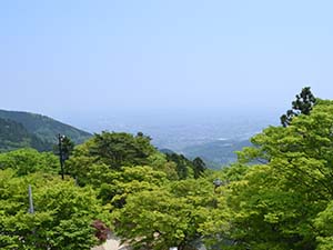 阿夫利神社下社から、南東の相模平野を展望する（伊勢原市大山）