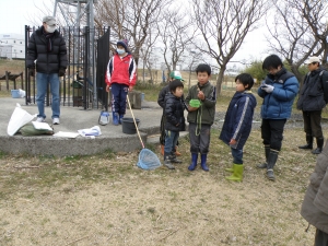 虫班のまとめの様子