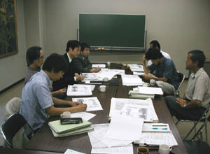 展示業者との打ち合わせ。