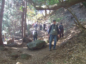 第4回「金目川を歩く」　阿夫利神社へ向かう