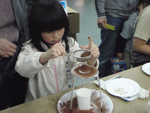 こどもフェスタ　おいしく学ぶ−キッチン火山実験