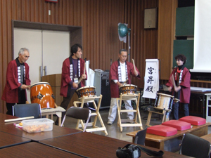太鼓の実演と体験