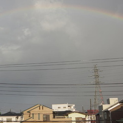 虹と彩雲（剱持瑞穂撮影）