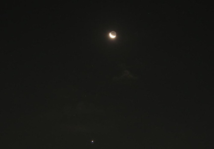 10 月と金星2020.08.15市内長持（撮影　剱持瑞穂）