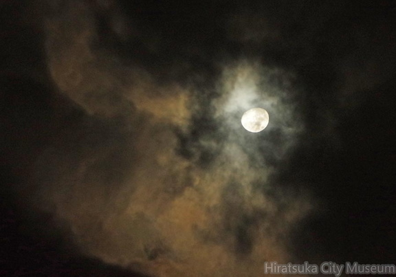 月の彩雲20201126平塚(撮影　剱持瑞穂）