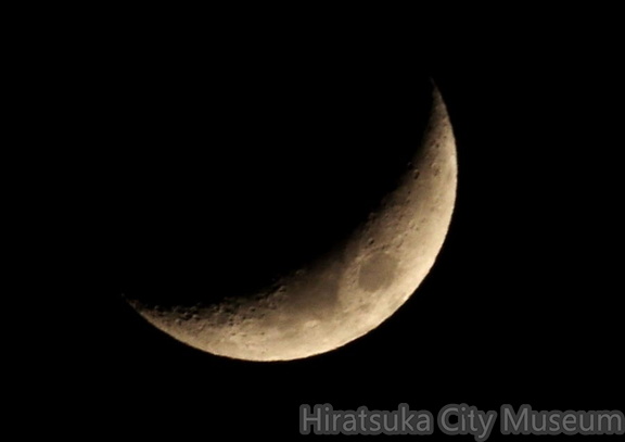 4.4日の月20201219市内長持（撮影　剱持瑞穂）
