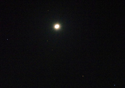 月と火星2021.04.18市内（撮影　剱持瑞穂）