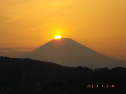 ダイヤモンド富士2014.04.01湘南大橋北（撮影　岩田国弘）