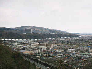 国府津松田断層を望む