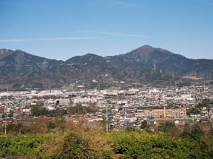 断層で形成された秦野盆地