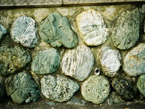 富士川系の玉石（各種混在型）