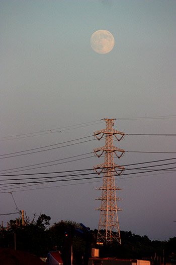 十五夜の月・鉄塔