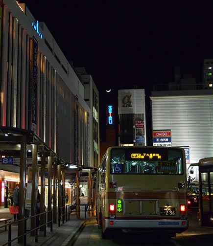 平塚駅バスターミナルにて