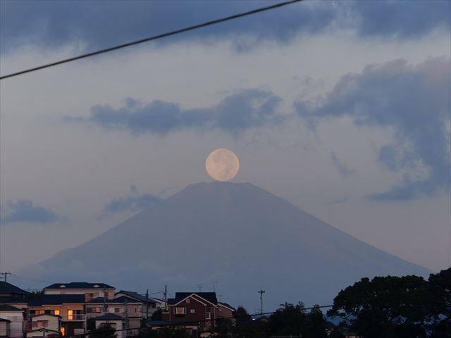 市庁舎建築現場と金星・木星