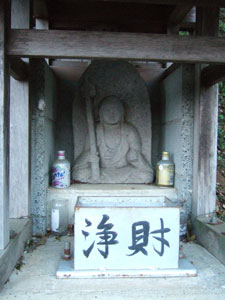 八剣神社前の地蔵