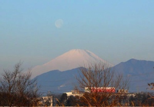 月の入りと富士山